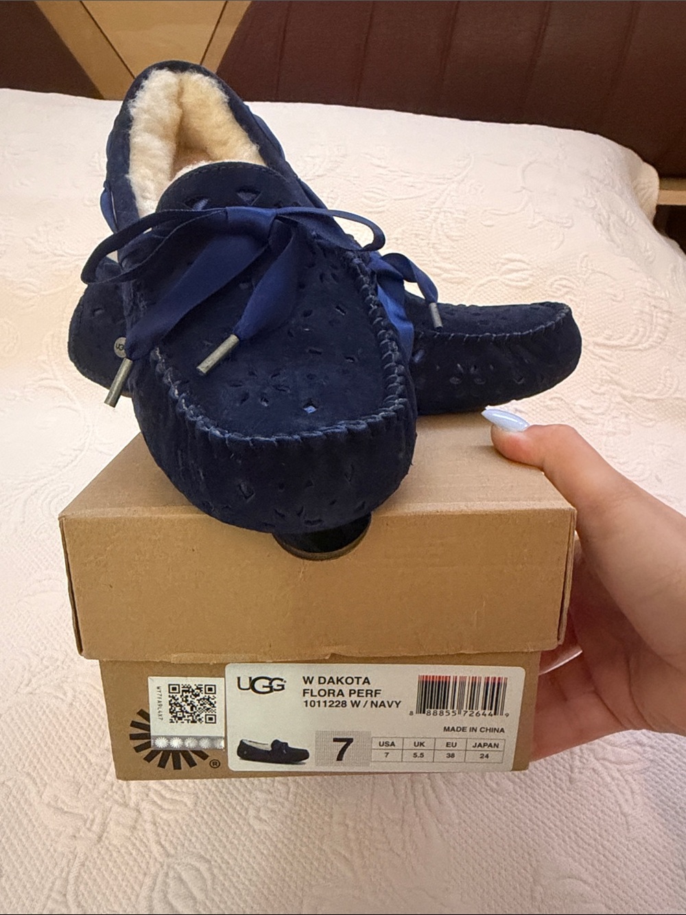 Ugg Dakota Flora Perf Sherpa Lined Moccasin Slippers 1011228 Women's Size 7